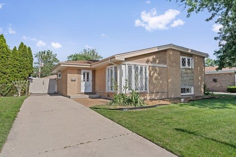 Photo of 2607 Mayfair Avenue, Westchester, IL 60154 (MLS # 12744107)