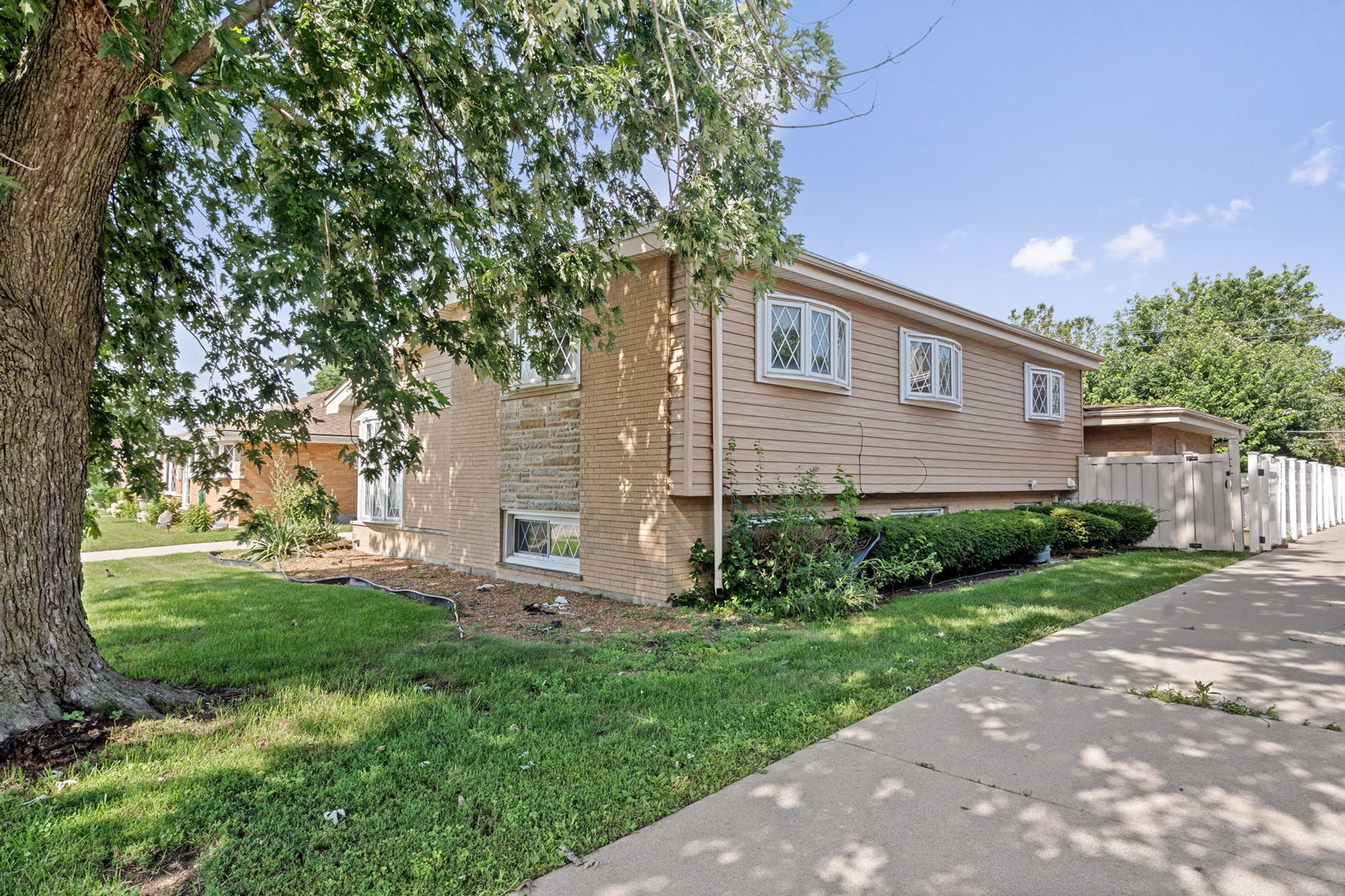 2607 Mayfair Avenue
