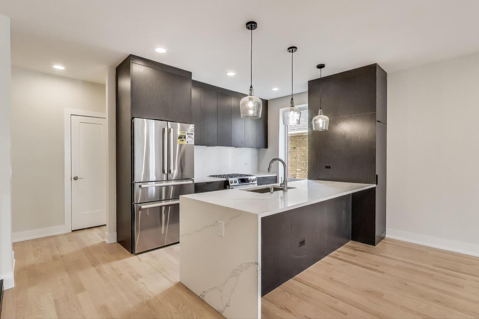 3339 N Ridgeway Avenue 1N