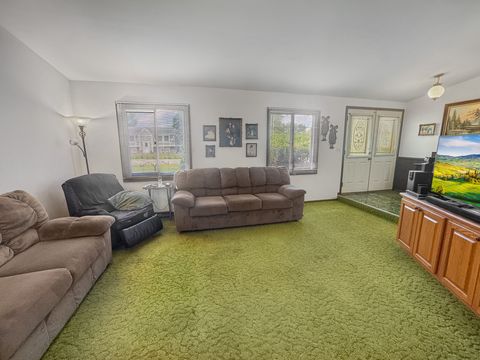 Tiny photo for 59 Chestnut Circle, Lindenhurst, IL 60046 (MLS # 12454092)