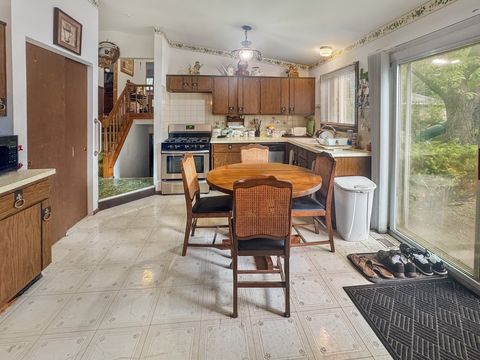 Tiny photo for 59 Chestnut Circle, Lindenhurst, IL 60046 (MLS # 12454092)