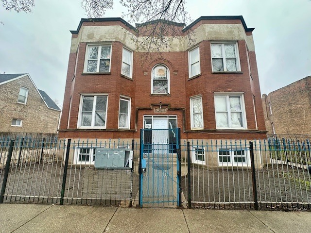 Photo 1 of 13 — 4035-37 W Harrison Street, Chicago, IL 60624