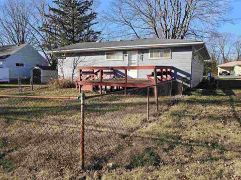 Tiny photo for 302 Marteeny, Mt Vernon, IL 62864 (MLS # 100000245)