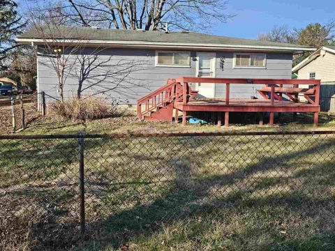 Tiny photo for 302 Marteeny, Mt Vernon, IL 62864 (MLS # 100000245)