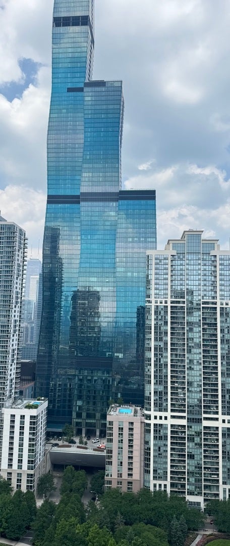 400 E Randolph Street 3318