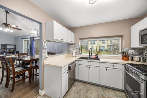 Tiny photo for 1325 Gloucester Circle, Carol Stream, IL 60188 (MLS # 12588298)