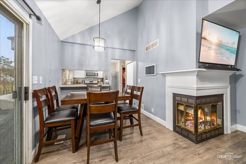 Tiny photo for 1325 Gloucester Circle, Carol Stream, IL 60188 (MLS # 12588298)