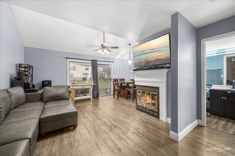 Tiny photo for 1325 Gloucester Circle, Carol Stream, IL 60188 (MLS # 12588298)