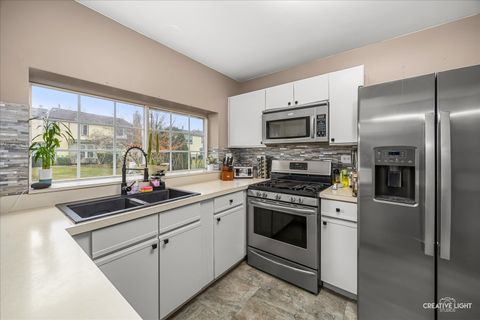 Tiny photo for 1325 Gloucester Circle, Carol Stream, IL 60188 (MLS # 12588298)