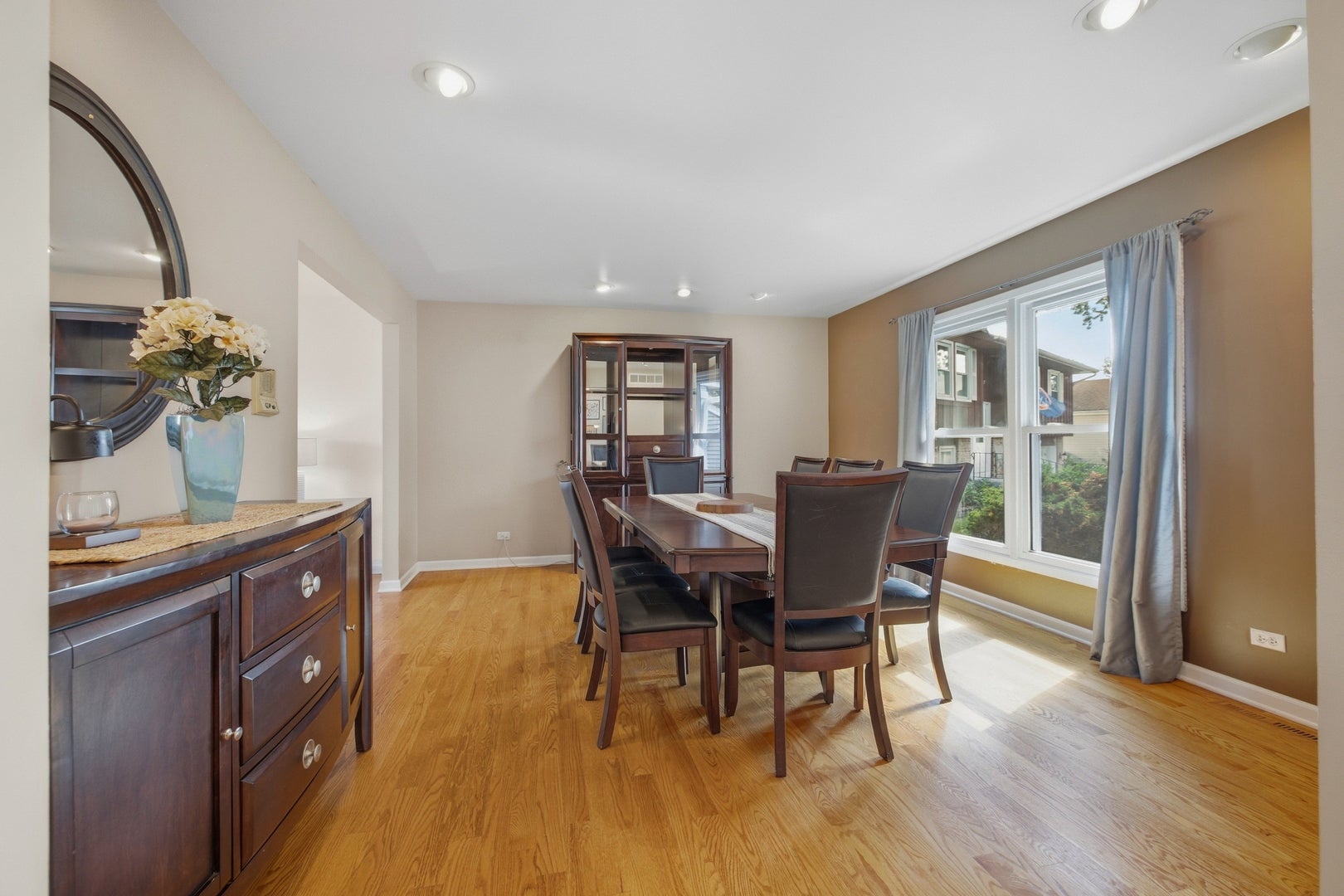10 Canterbury Court