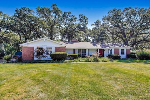 Photo of 1121 Forest Drive, Elgin, IL 60123 (MLS # 12485336)