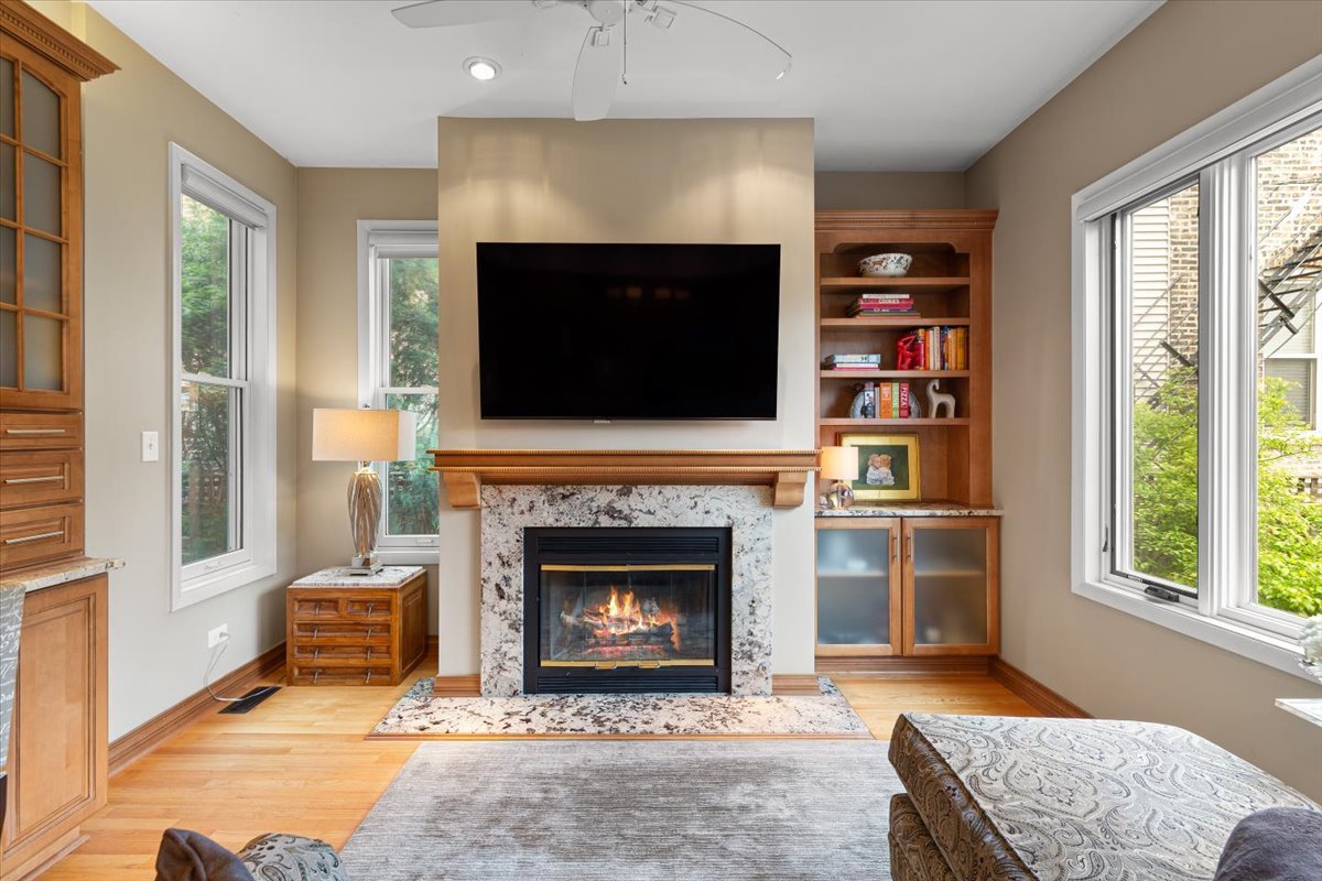 2324 W MCLEAN Avenue