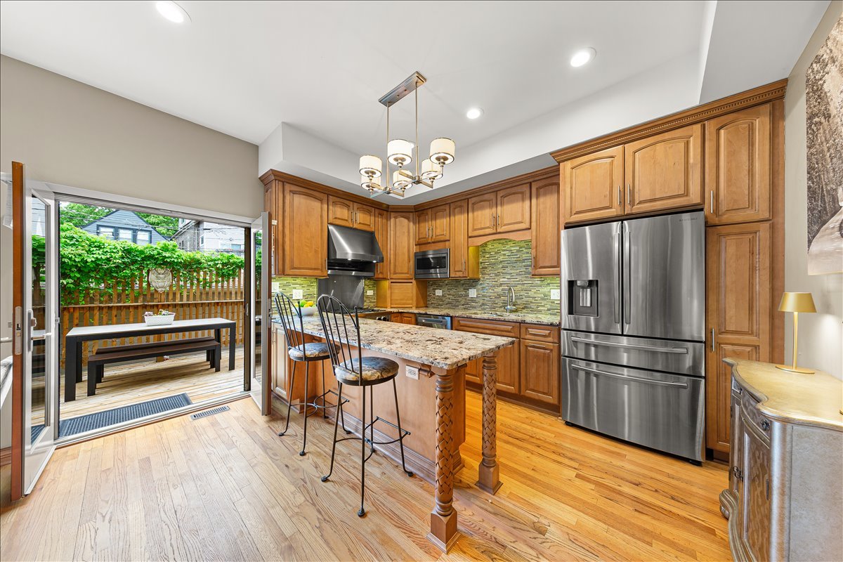 2324 W MCLEAN Avenue