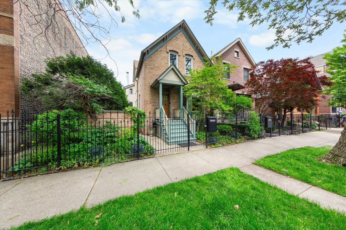 2324 W MCLEAN Avenue