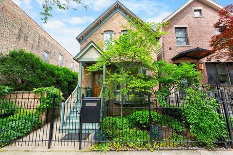 Photo of 2324 W MCLEAN Avenue, Chicago, IL 60647 (MLS # 12658485)