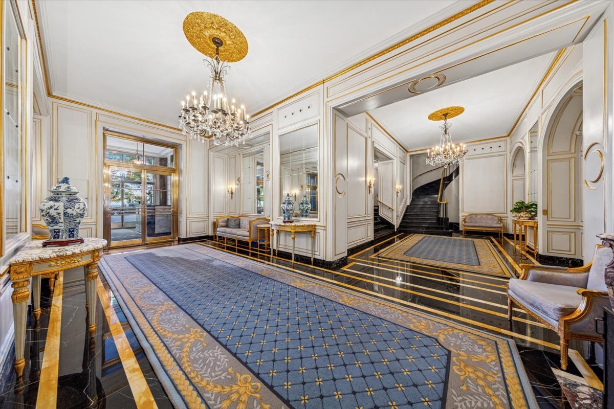 179 E Lake Shore Drive 19S