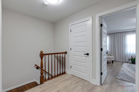 Tiny photo for 5190 Chambers Drive, Hoffman Estates, IL 60010 (MLS # 12484222)