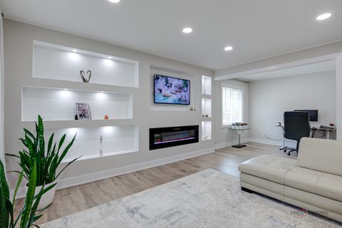 Tiny photo for 5190 Chambers Drive, Hoffman Estates, IL 60010 (MLS # 12484222)