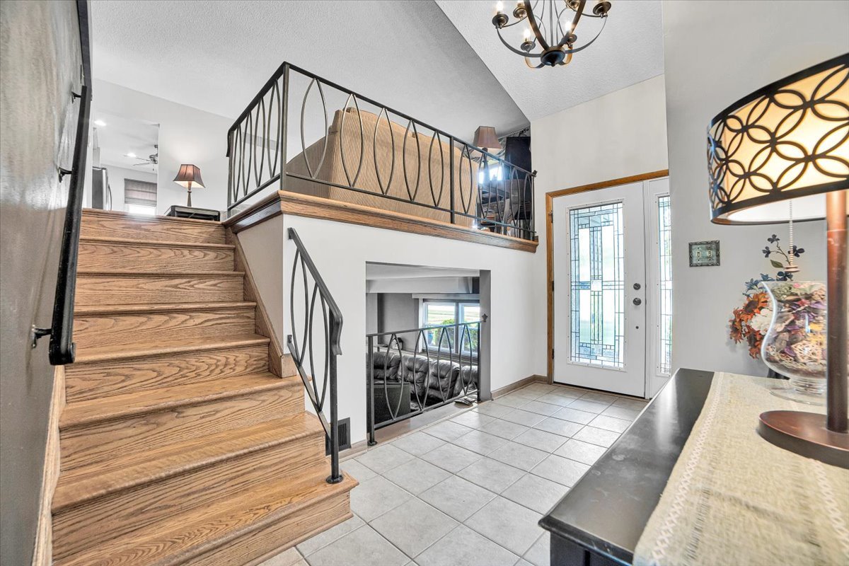 1016 W WILLOW Lane
