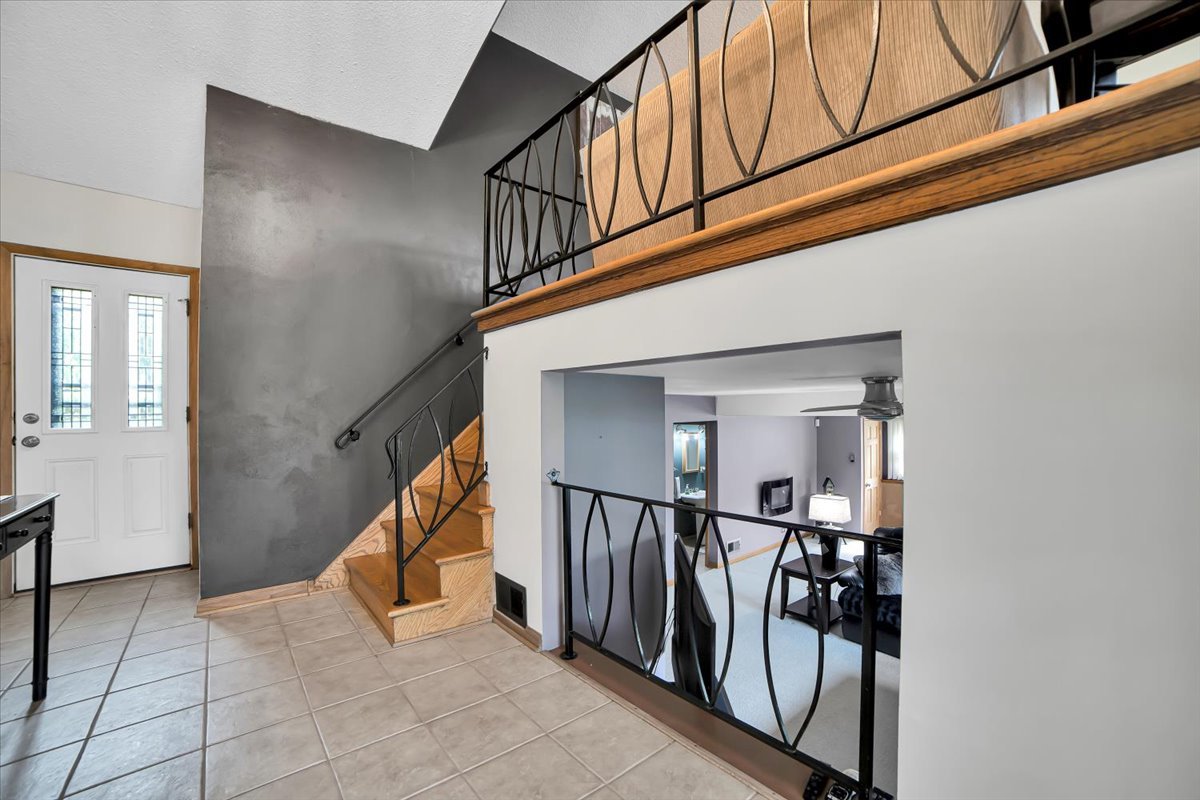 1016 W WILLOW Lane