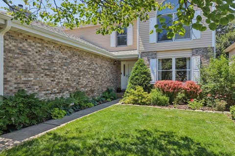 Tiny photo for 428 Lindley Avenue, Westmont, IL 60559 (MLS # 12657301)