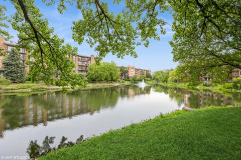 Tiny photo for 301 Lake Hinsdale Drive #404, Willowbrook, IL 60527 (MLS # 12694792)