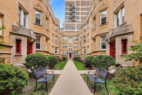 Photo of 6813 N Lakewood Avenue #3W, Chicago, IL 60626 (MLS # 12641916)