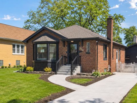 Photo of 311 N Home Avenue, Park Ridge, IL 60068 (MLS # 12636073)