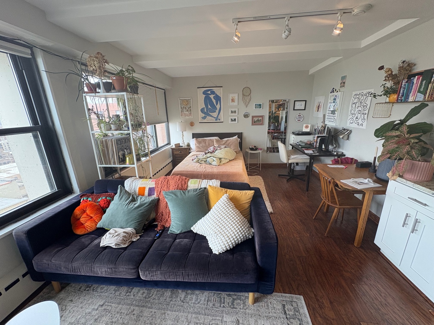 3410 N Lake Shore Drive 17J