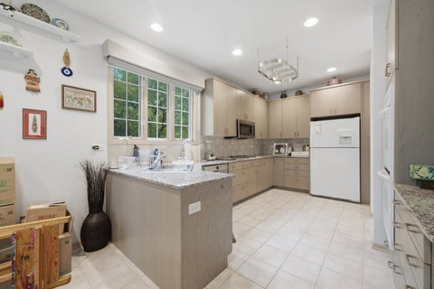 Tiny photo for 2004 Claridge Court, Northbrook, IL 60062 (MLS # 12781363)