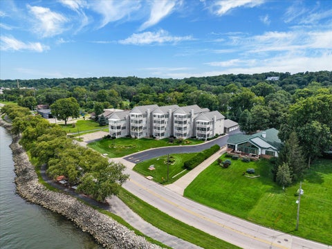Tiny photo for 4412 River Drive #402, Moline, IL 61265 (MLS # 12736765)