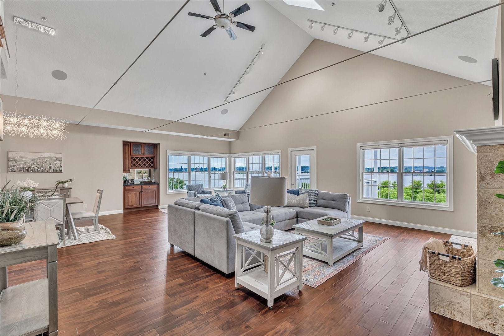 4412 River Drive 402