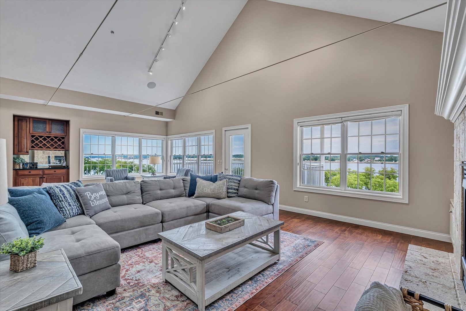 4412 River Drive 402