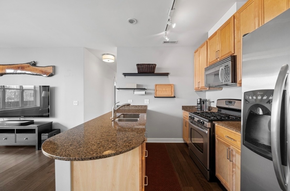 2238 W Maypole Avenue 303