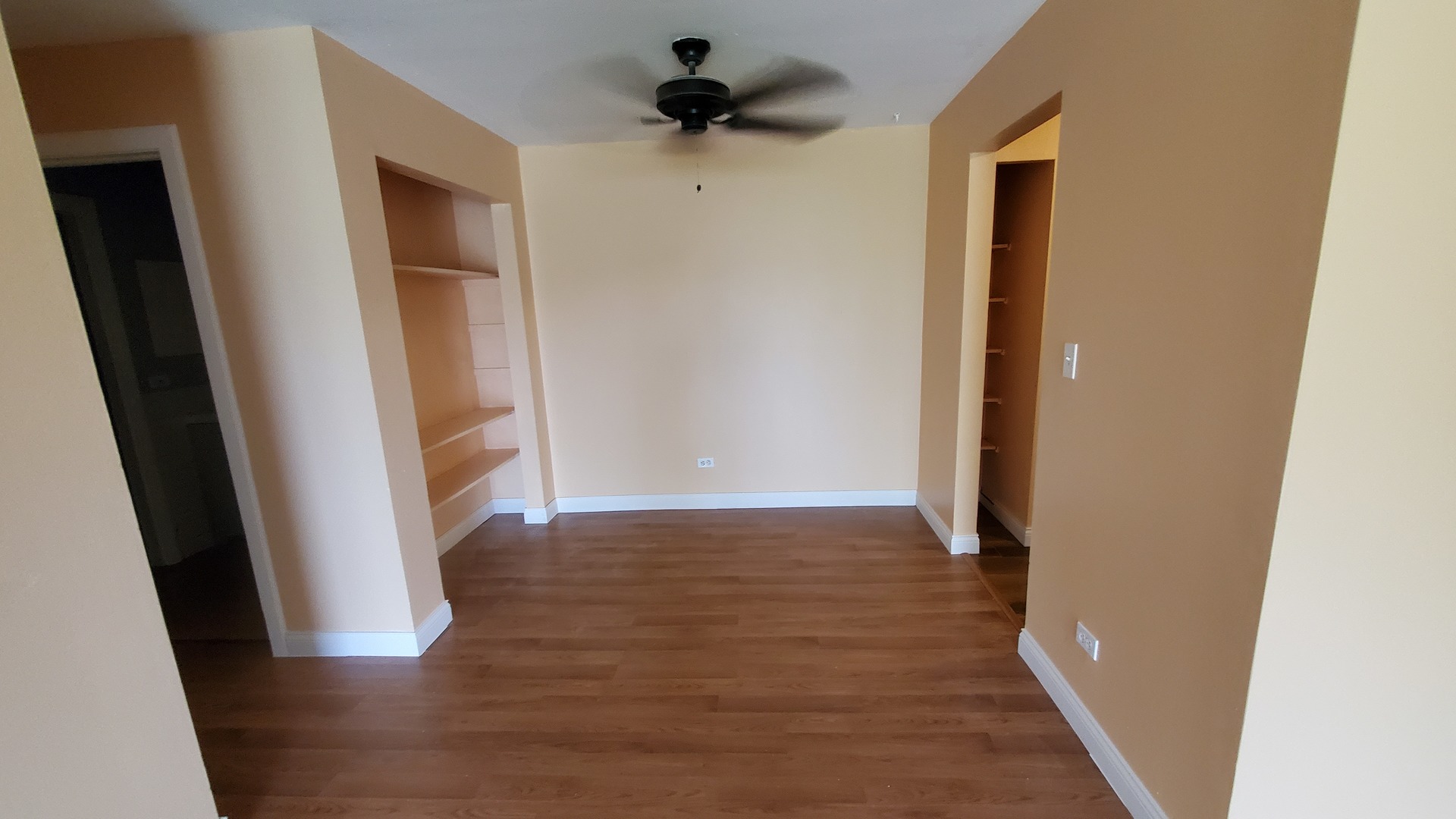 9S122 S Frontage Road 204