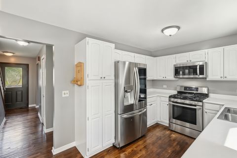 Tiny photo for 616 Pinehurst Drive, North Aurora, IL 60542 (MLS # 12508646)