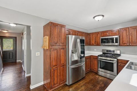 Tiny photo for 616 Pinehurst Drive, North Aurora, IL 60542 (MLS # 12508646)