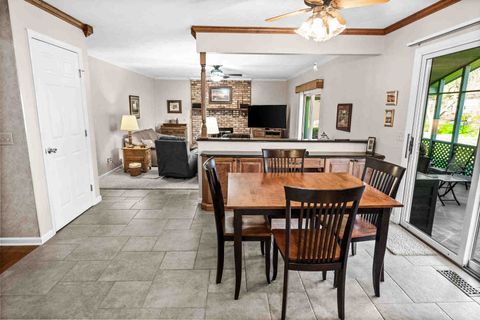 Tiny photo for 2203 Oakwood Avenue, Bloomington, IL 61704 (MLS # 12604610)