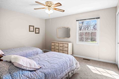 Tiny photo for 2203 Oakwood Avenue, Bloomington, IL 61704 (MLS # 12604610)