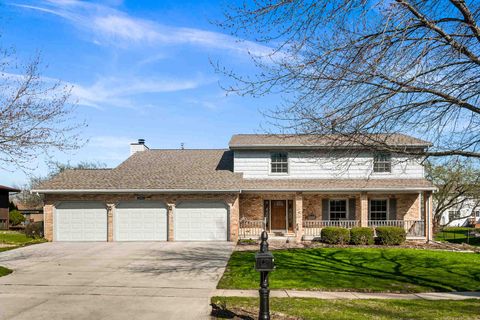 Photo of 2203 Oakwood Avenue, Bloomington, IL 61704 (MLS # 12604610)