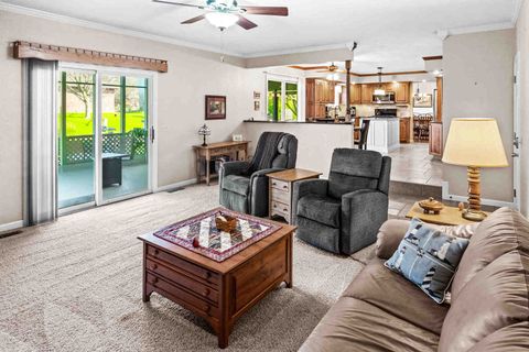 Tiny photo for 2203 Oakwood Avenue, Bloomington, IL 61704 (MLS # 12604610)