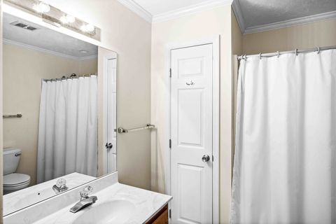 Tiny photo for 2203 Oakwood Avenue, Bloomington, IL 61704 (MLS # 12604610)