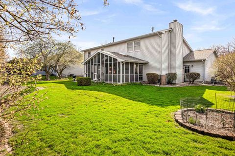 Tiny photo for 2203 Oakwood Avenue, Bloomington, IL 61704 (MLS # 12604610)