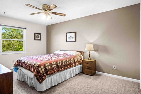 Tiny photo for 2203 Oakwood Avenue, Bloomington, IL 61704 (MLS # 12604610)