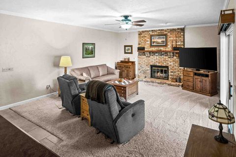 Tiny photo for 2203 Oakwood Avenue, Bloomington, IL 61704 (MLS # 12604610)