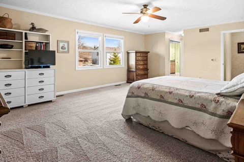 Tiny photo for 2203 Oakwood Avenue, Bloomington, IL 61704 (MLS # 12604610)