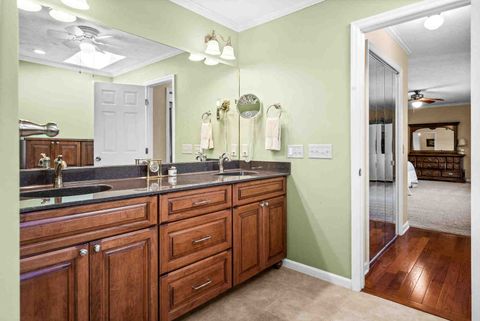 Tiny photo for 2203 Oakwood Avenue, Bloomington, IL 61704 (MLS # 12604610)