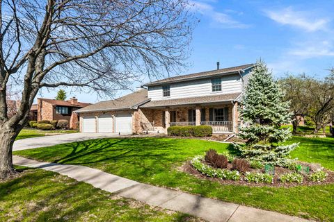 Tiny photo for 2203 Oakwood Avenue, Bloomington, IL 61704 (MLS # 12604610)