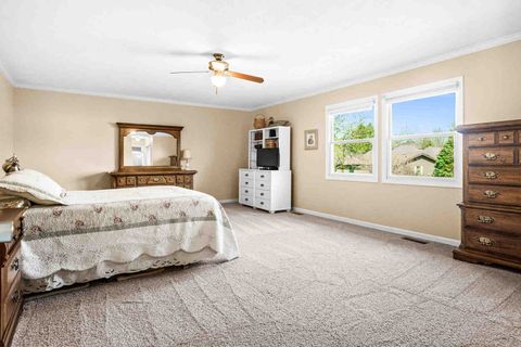 Tiny photo for 2203 Oakwood Avenue, Bloomington, IL 61704 (MLS # 12604610)