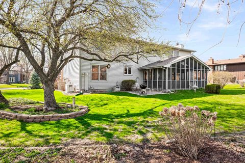 Tiny photo for 2203 Oakwood Avenue, Bloomington, IL 61704 (MLS # 12604610)